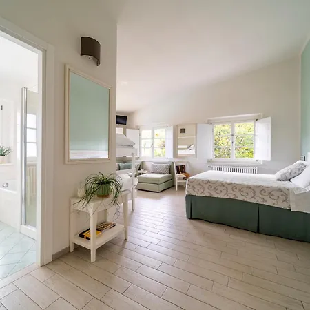 Vila Oliviana Montecarlo